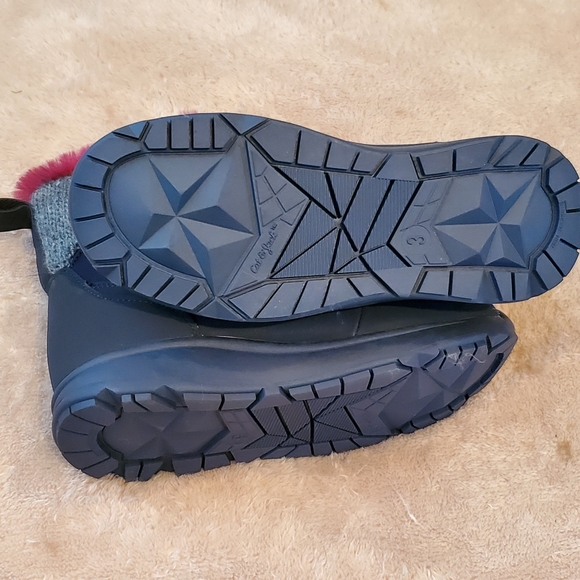 New with Tag Size 1, 3, and 5 Girls winter boots - Picture 4 of 10